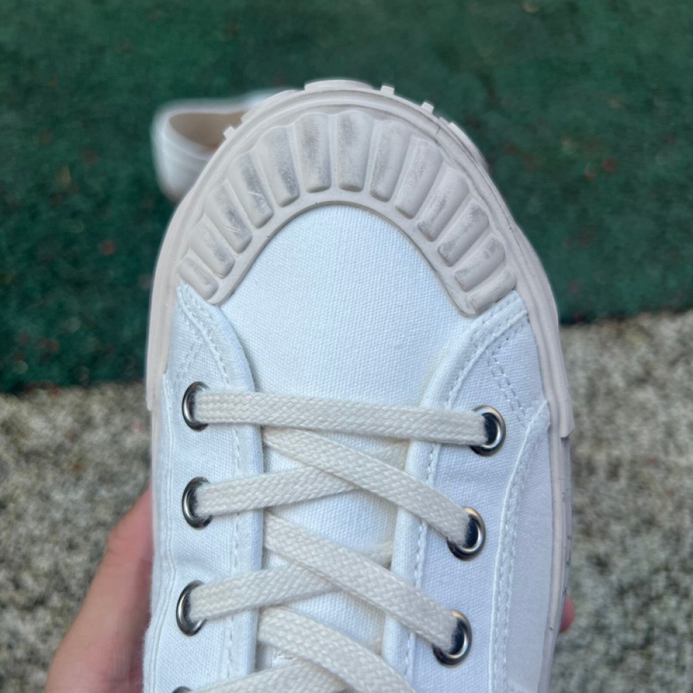 G*u*i1 sneakers