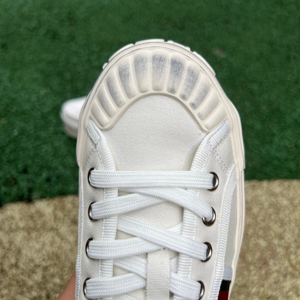 G*u*i1 sneakers
