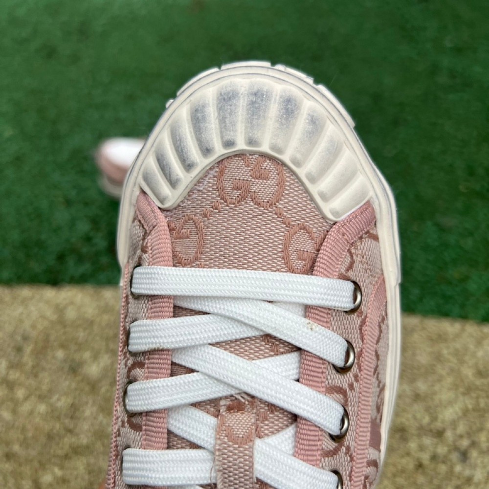 G*u*i1 sneakers