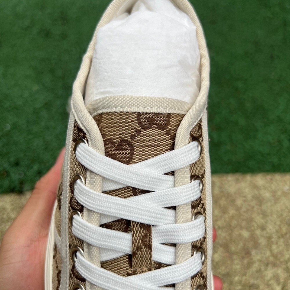 G*u*i1 sneakers