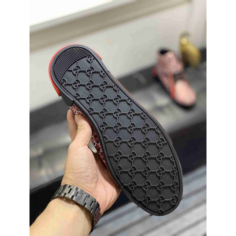 G*u*i1 sneakers
