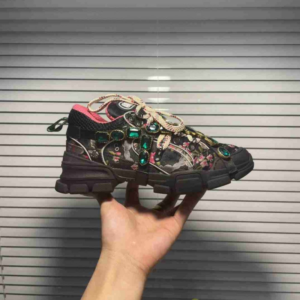 G*u*i1 sneakers
