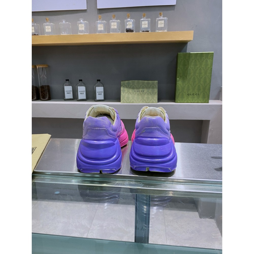 G*u*i1 sneakers