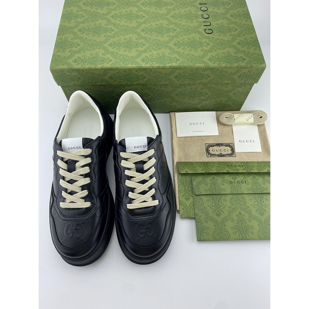 G*u*i1 sneakers